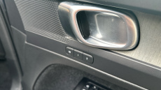 Volvo Xc40 2.0 B4P Inscription Pro 5dr Auto Petrol Estate